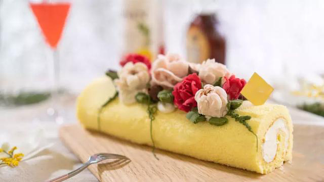 最新创意豆沙裱花蛋糕卷，最常见的蛋糕和裱花，做出不一样的新品