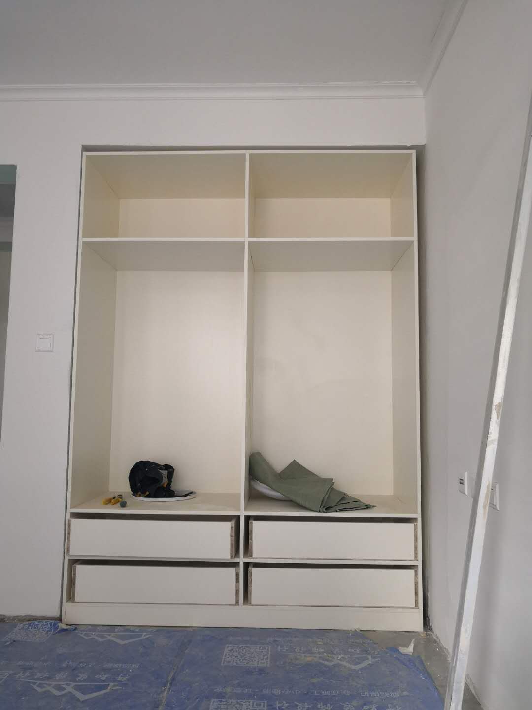 柜子是装修最深最大的“坑”，全屋定制柜和木工现场打，哪个实用