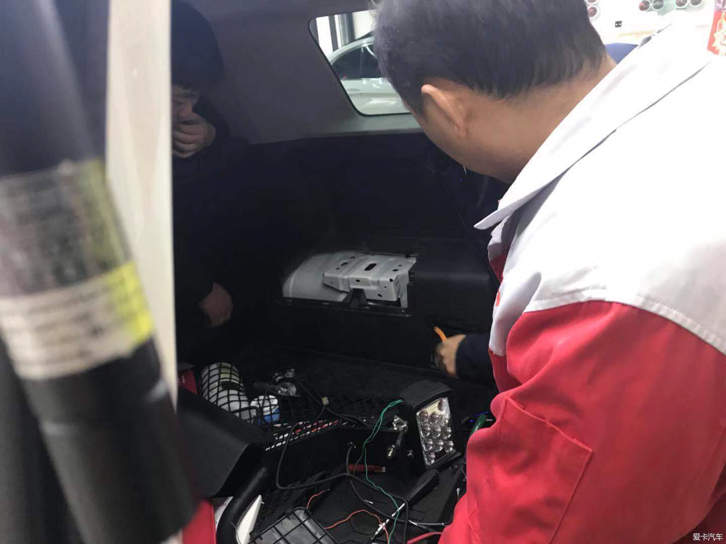 奶爸的自驾“遛娃神器”？丰田FJ酷路泽提车，轻度改装分享