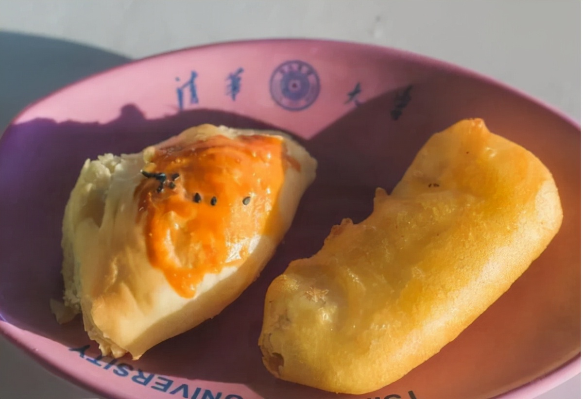 大学“阴间食堂”走红，用餐环境有点阴森，胆小的学生不敢去吃饭