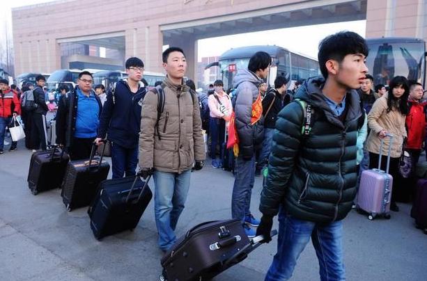 寒假来了！2021年大学放假时间确定，学生欢呼雀跃，家长愁眉不展