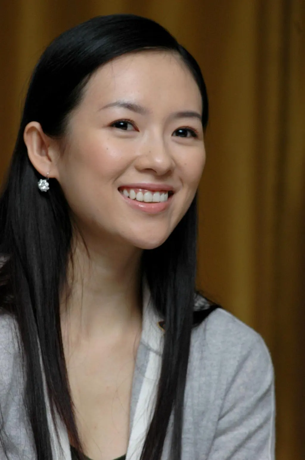 "黑长直"惊艳众人的12位女星,双颖甜美娜扎性感,王祖贤难超越