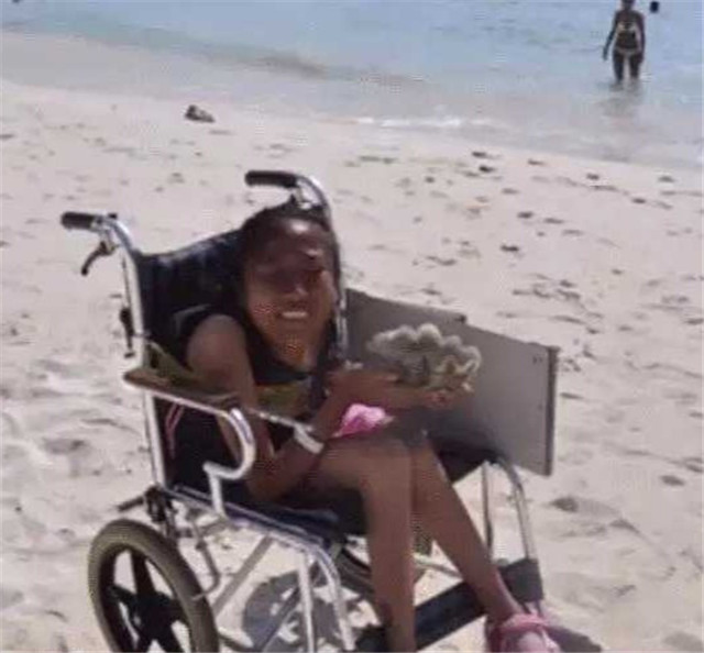 被诊断活不过4岁的女孩宛若“中国霍金”，高考607分考入名校