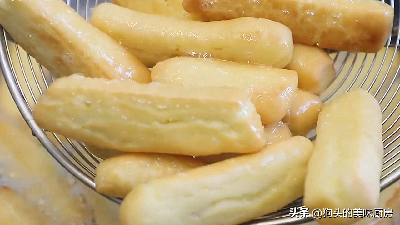 家里有鸡蛋就能做的鸡蛋酥，用料简单味道好，入口酥脆香而不腻