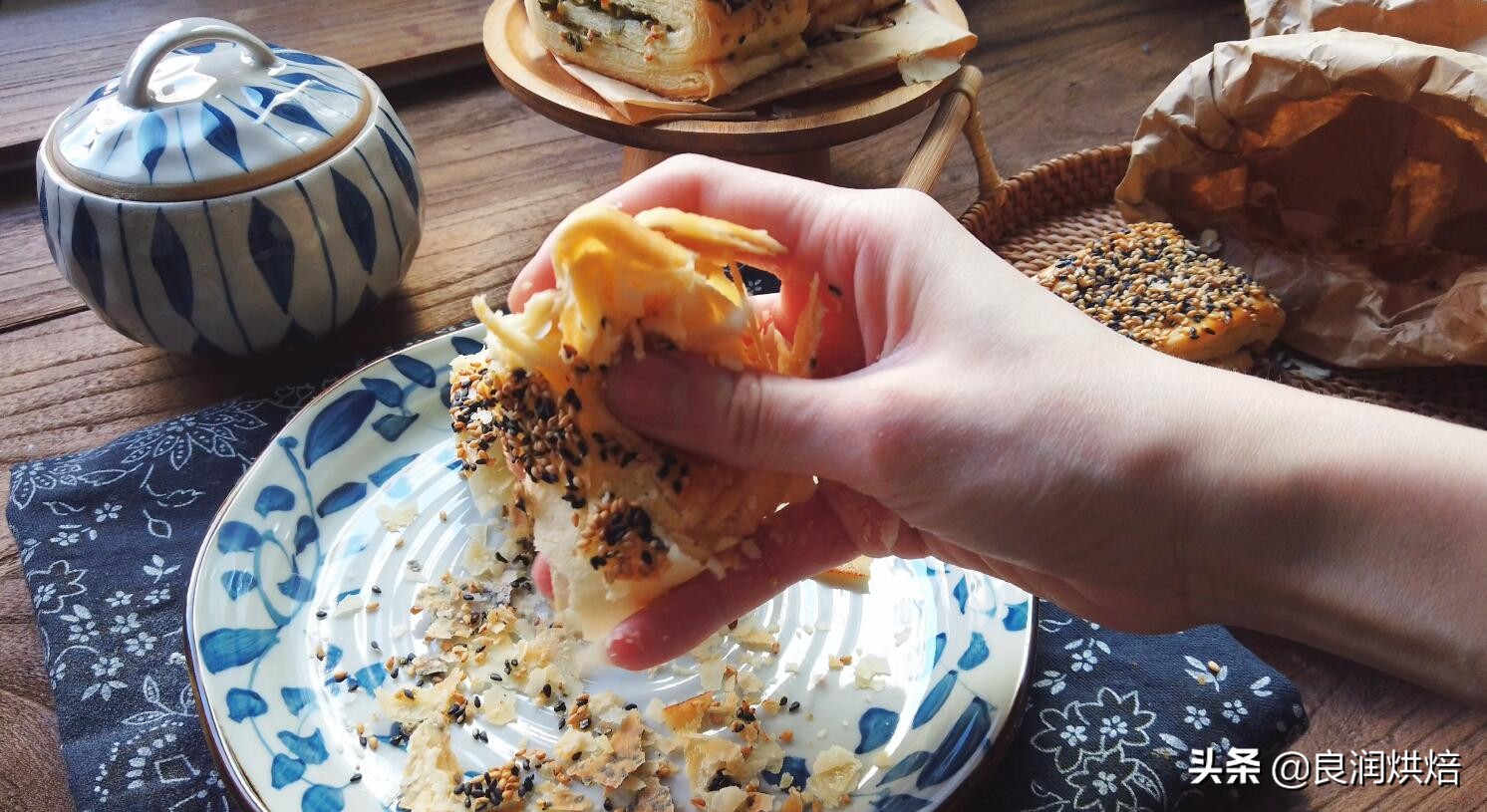 家常酥饼的详细做法，没有添加剂，个个酥脆，手一碰直掉渣