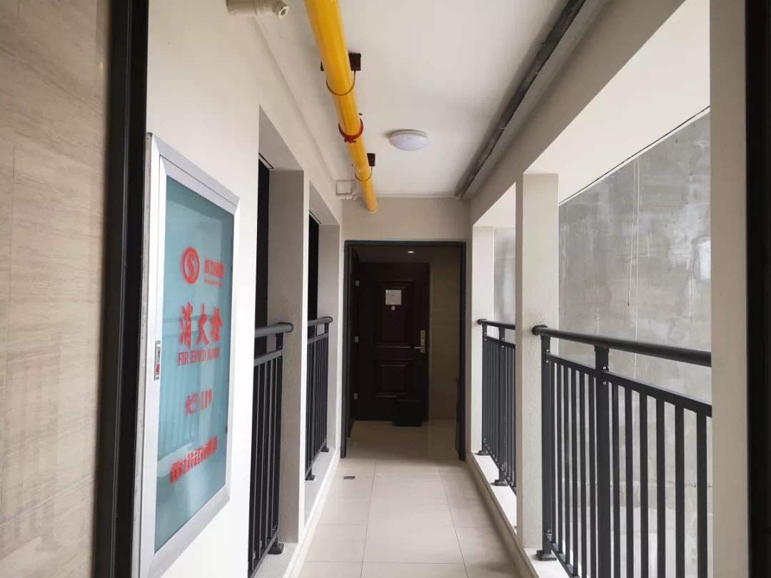 受够连廊房带来的痛苦，一家人坚持选楼梯房，入住后感觉真舒适