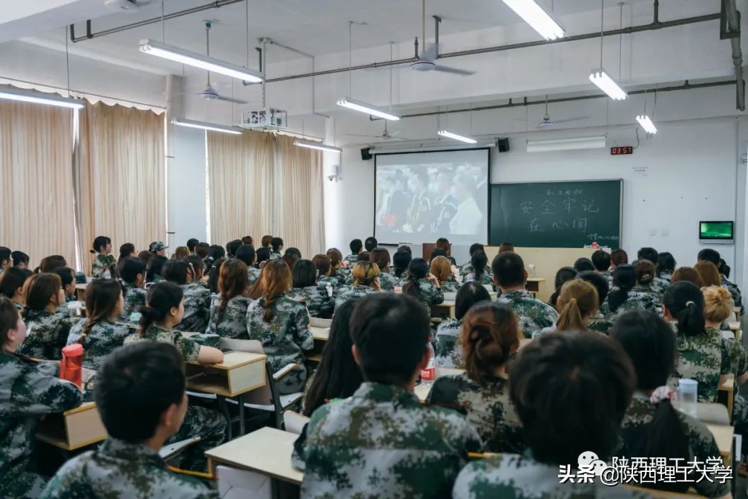 军训回顾丨纪念我们夏季限定的迷彩时光