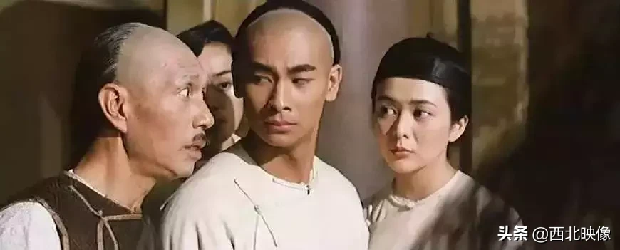 功夫巨星:吴京向左,赵文卓向右