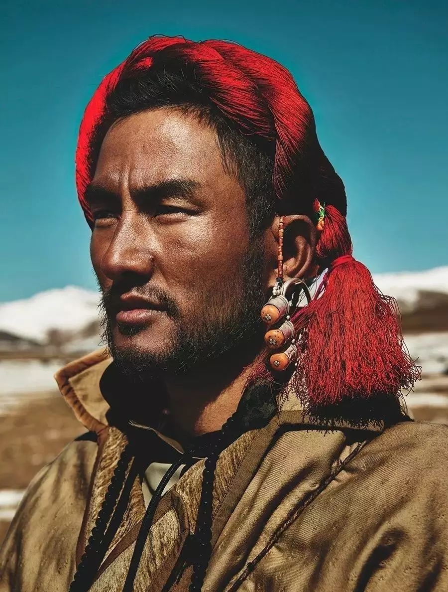 不要和藏族美人拼颜值,因为丁真走红,藏族人的逆天颜值备受关注