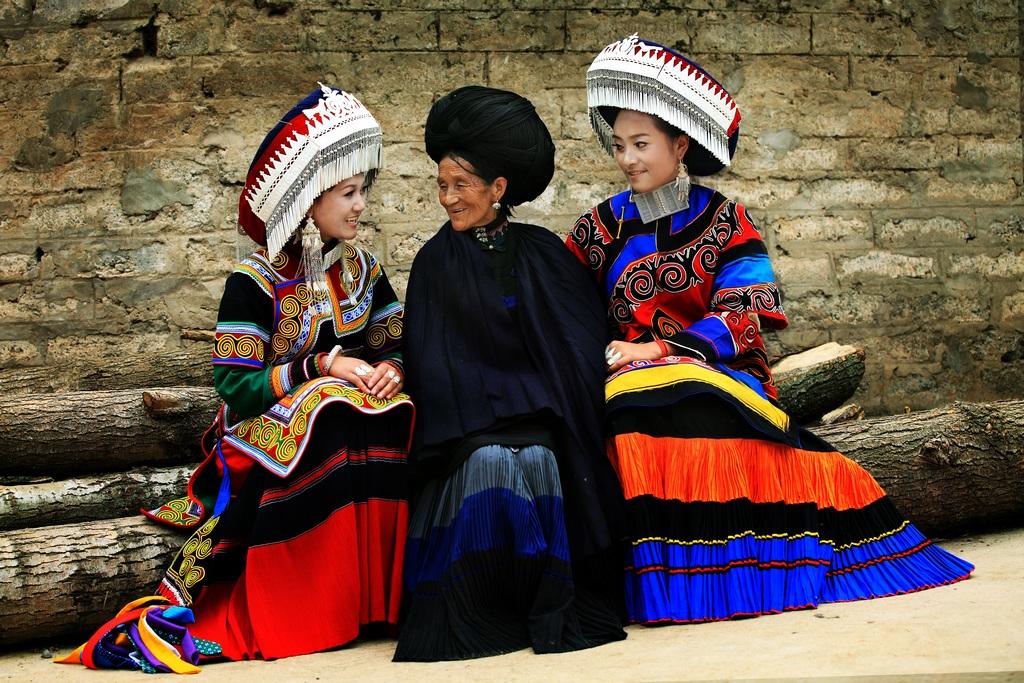 彝族服装图片(凉山彝族服饰) - 赤虎壹号