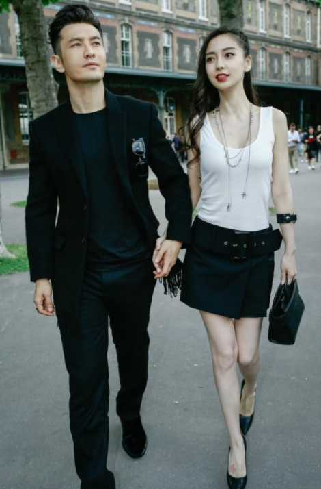Angelababy和黄晓明又秀恩爱,穿背心配短裙好A,嫩得像个00后