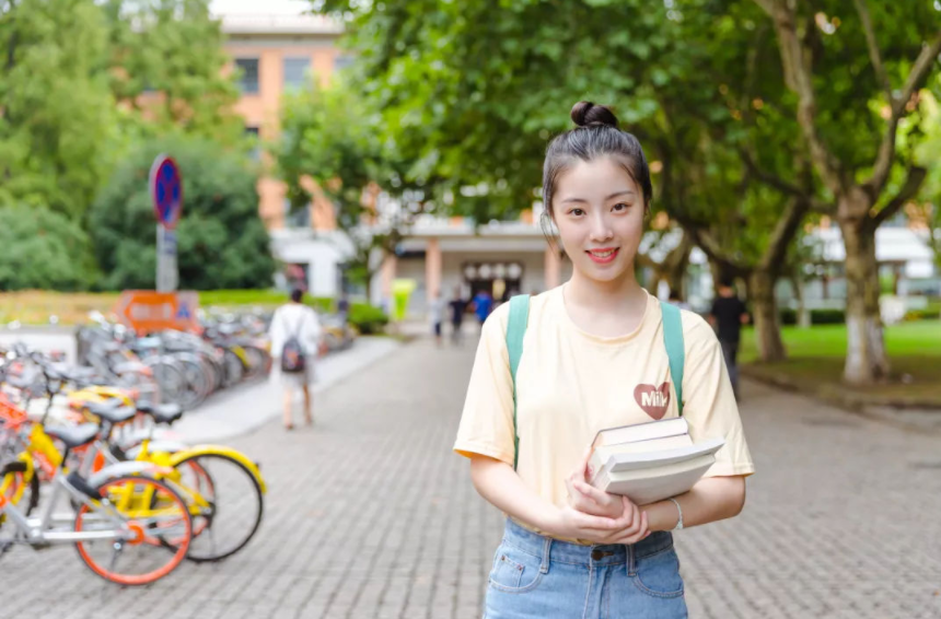 期中考试600分的高三学生，有机会考上985大学吗？听听网友怎么说