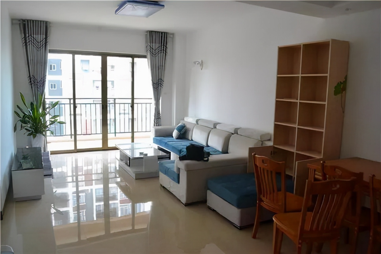 装修没钱只刷大白墙，发朋友圈晒新房装修效果，却引来满屏吐槽