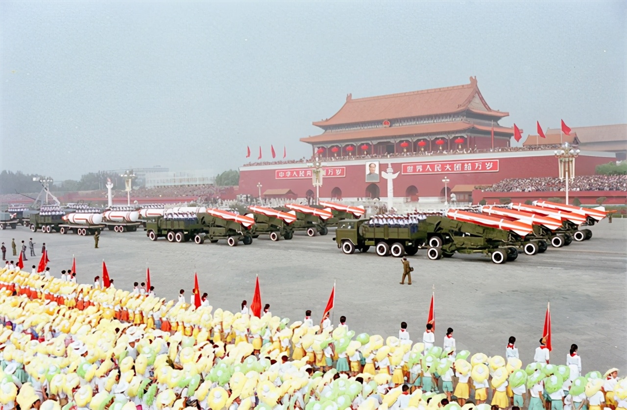 1984年大阅兵，出现了新式导弹，日本媒体什么反应？