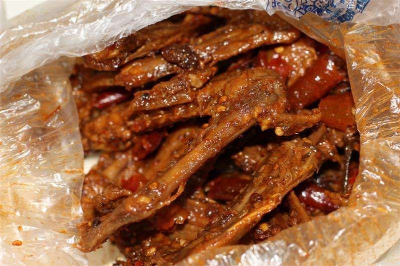 周黑鸭价格表一只4斤重的鸭子