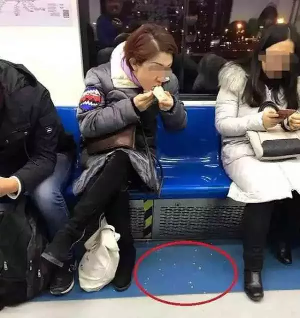 地铁鸡爪女,地铁鸡爪女事件评价
