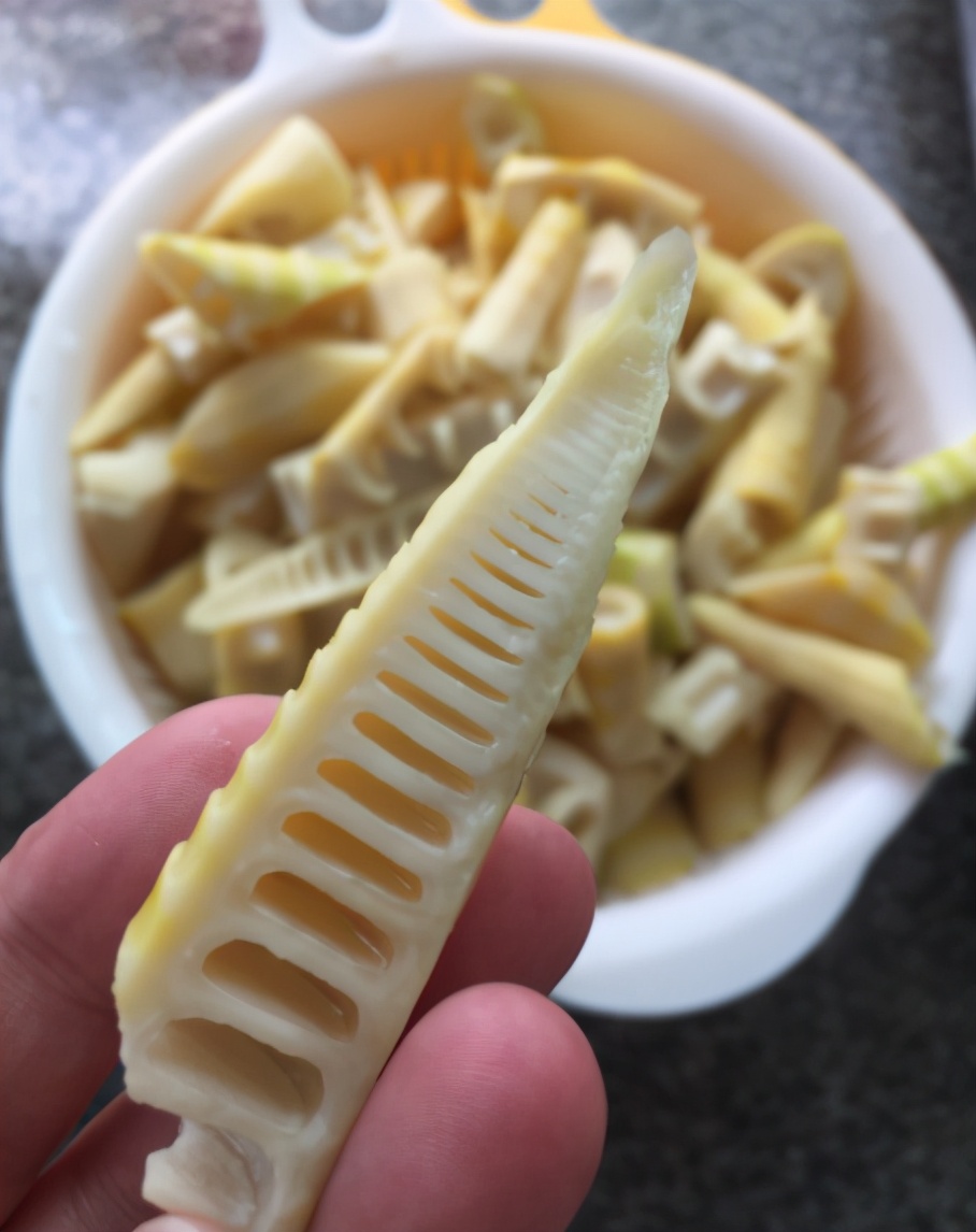 不过在冷冻食材的时候,如果没有掌握方法,直接放入冰箱,它的保鲜度也