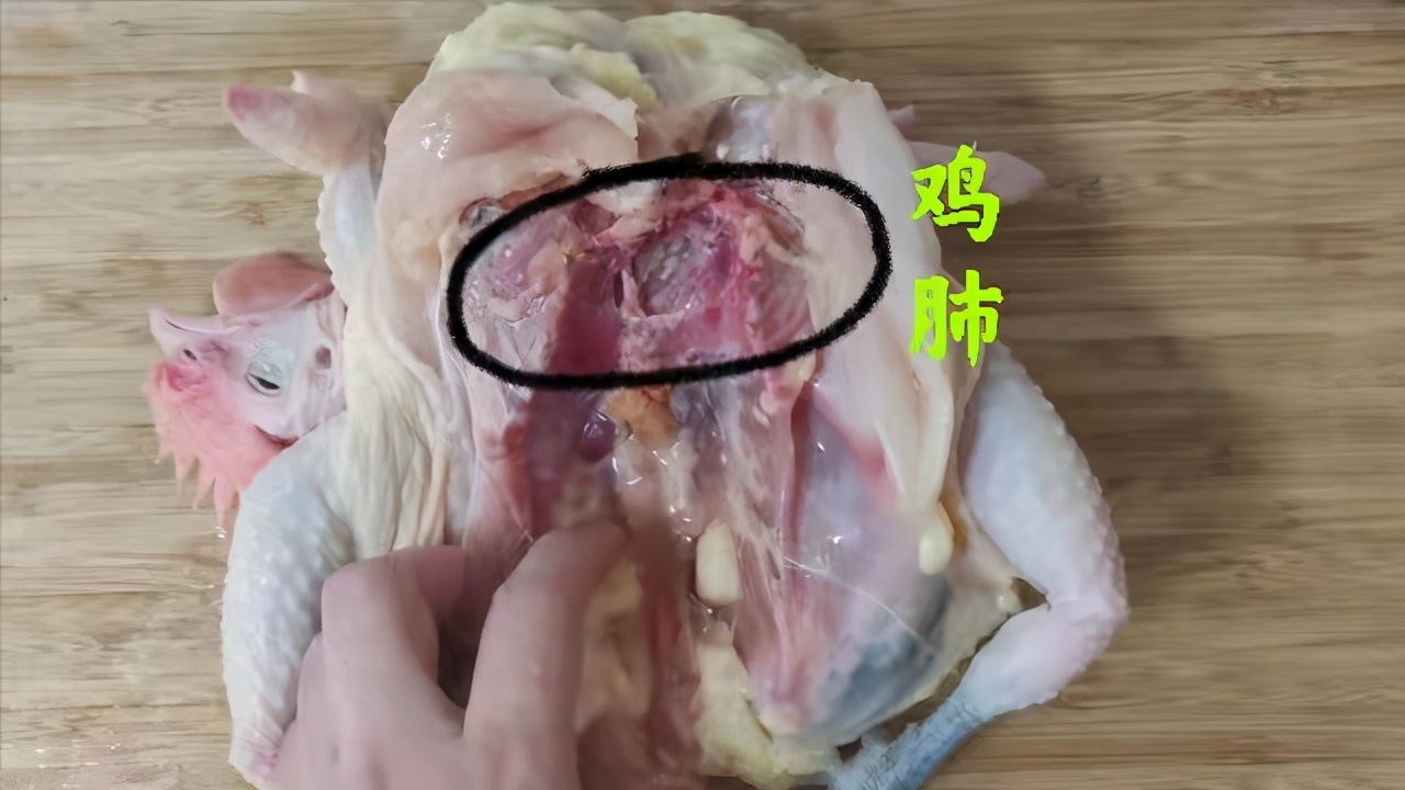 鸡这8个部位存有毒素,切记别乱吃,30多年老厨师为您详细讲解