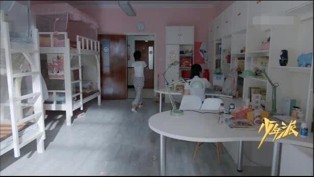 国内校园偶像剧的豪华宿舍，导演编剧没上过大学吗？