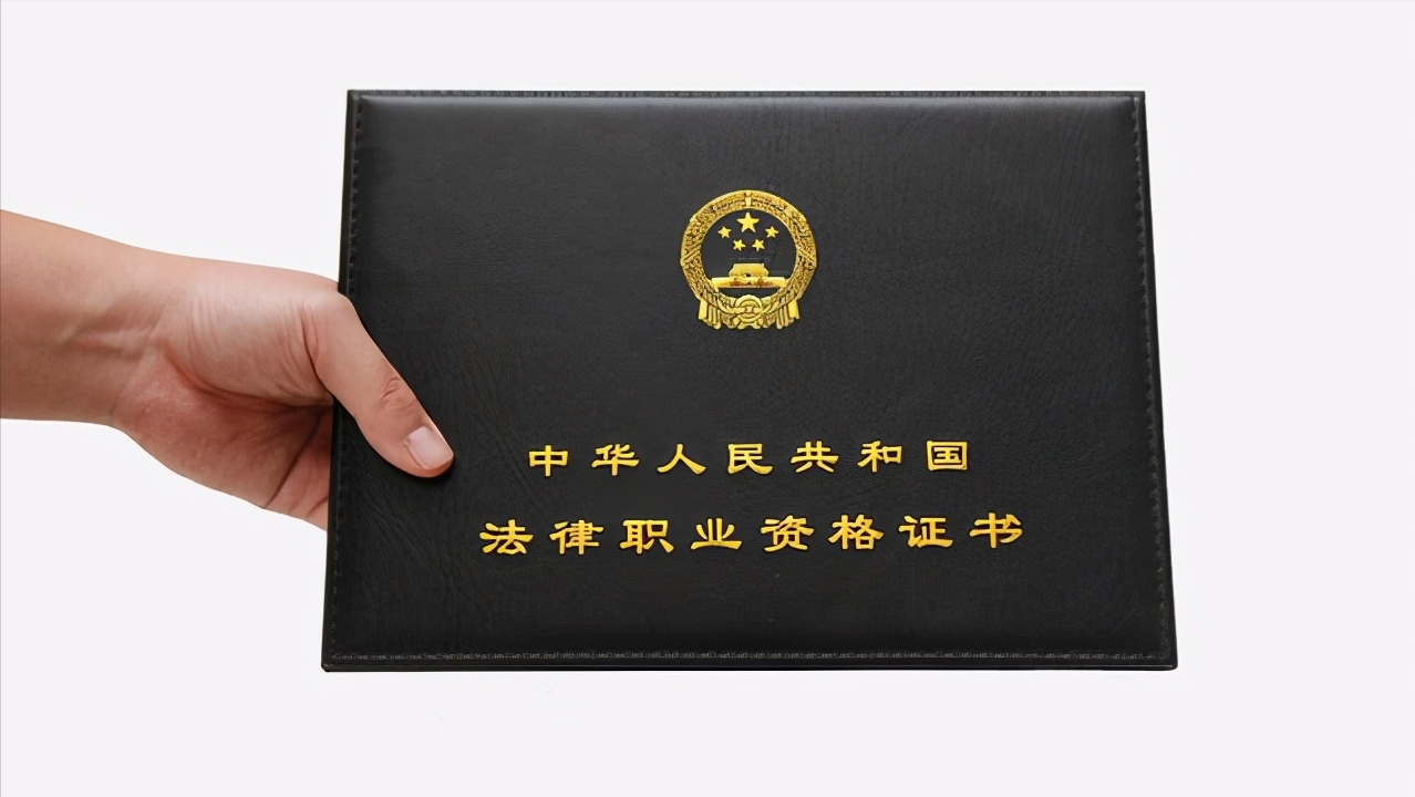 今后想当公务员，有哪些专业适合考公务员？为何推荐这4个专业？