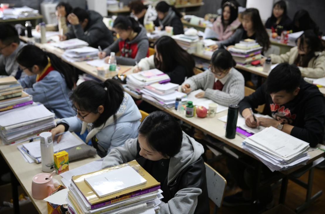 高考前三次阶段模拟考，哪场考试尤为重要？学生家长需要重点关注