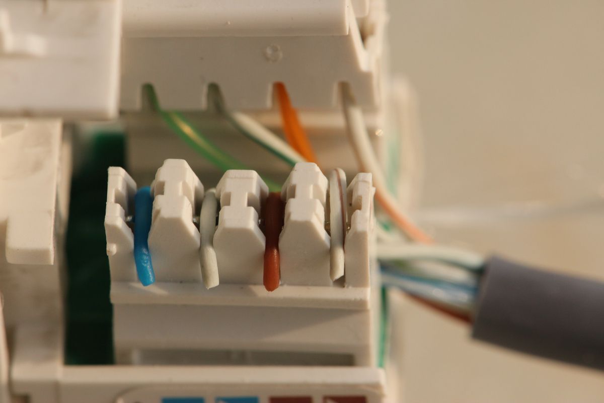 家庭装修铺光纤还是铺网线？选错了可能导致上不了网