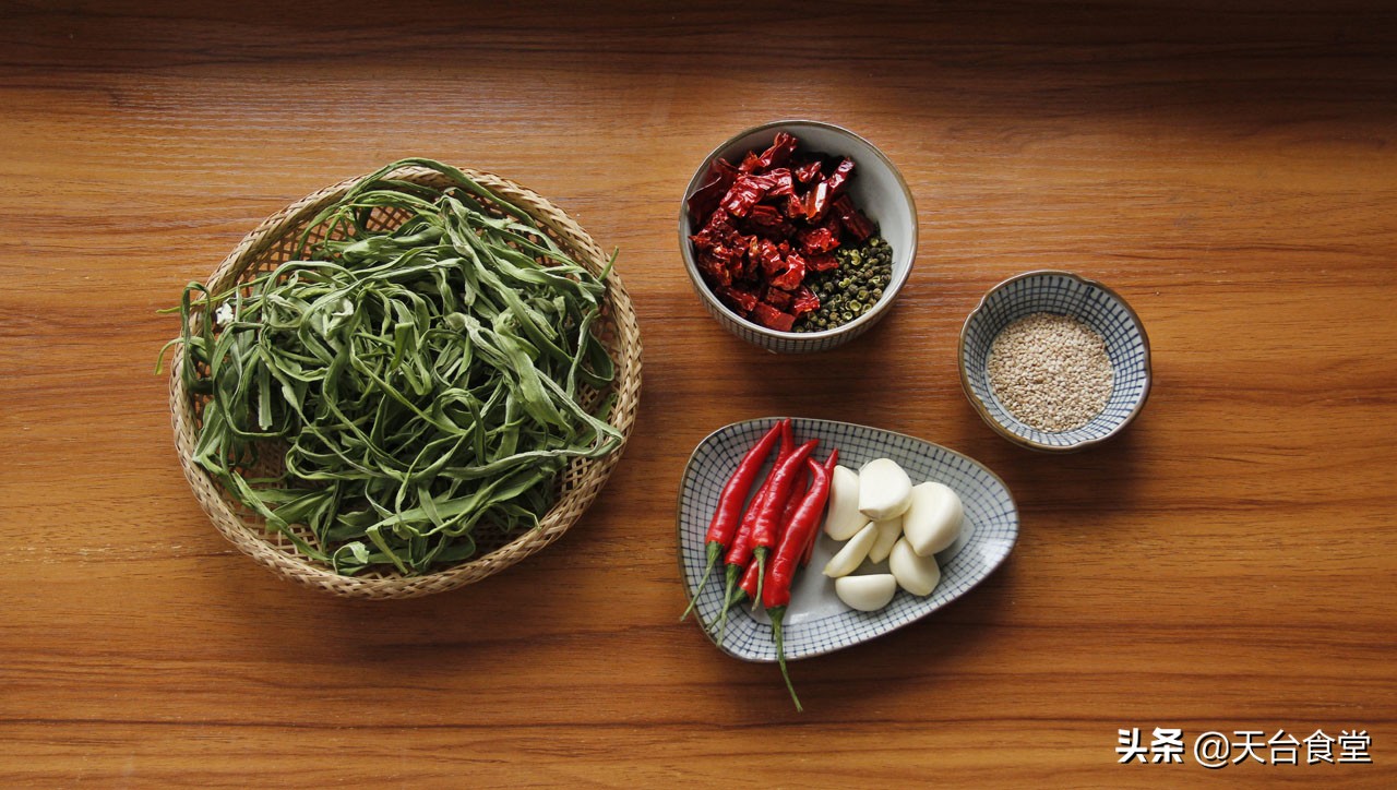 学会这道凉拌贡菜，我相信其它凉拌菜都不在话下了