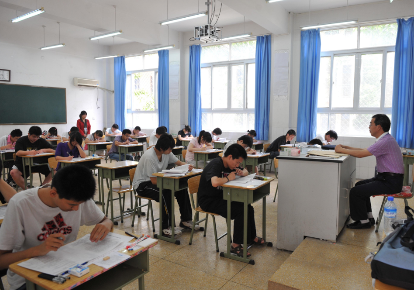 高考有“隐形”小技巧，穿衣也有讲究，老师要求学生尽量不穿校服