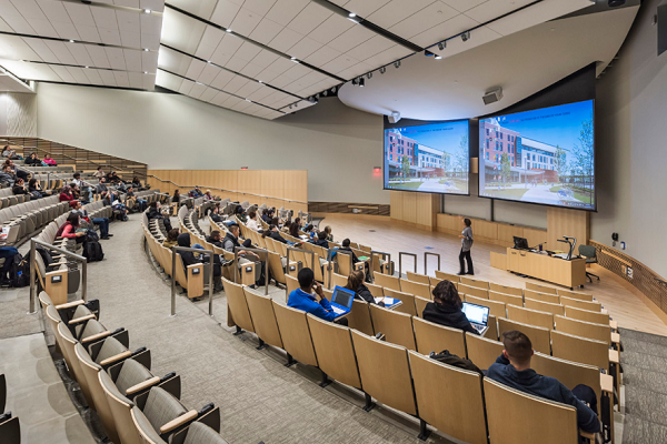 被全球知名大学的包围中，这所波士顿的大学商学院到底有啥优势？