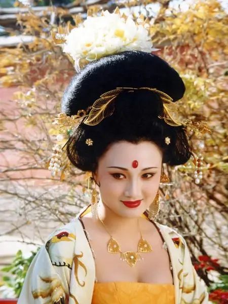 中国8大美人今昔颜值对比，有人整容颜垮，有人优雅老去，差距大