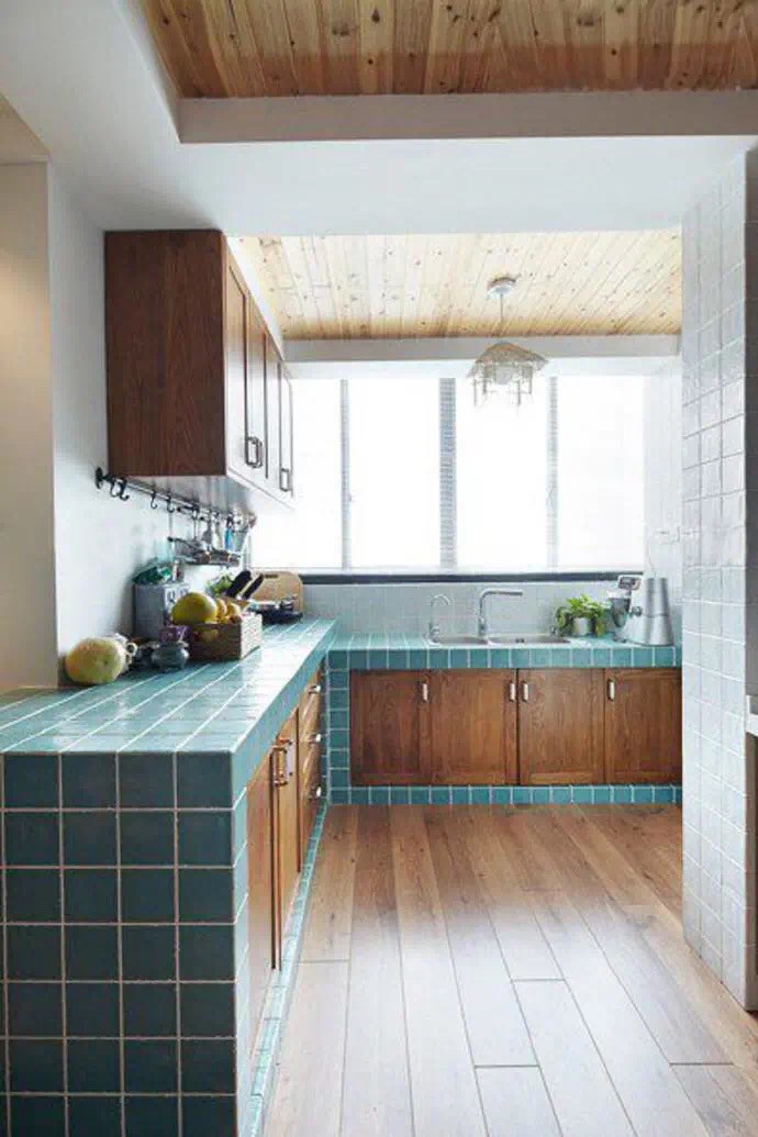 装修时，请师傅用瓷砖水泥砌橱柜，不仅结实漂亮，还一下省了5千