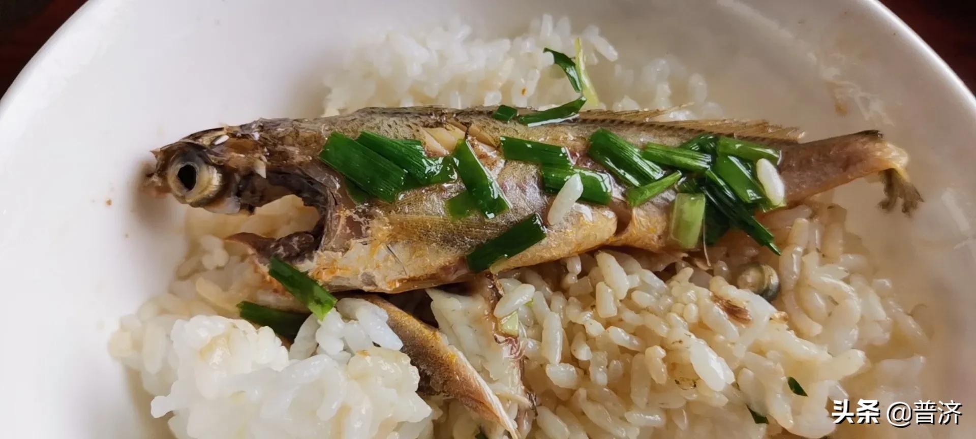 五元一斤的小黄鱼，十分钟做成一道菜值百元，会清蒸还要会吃才行