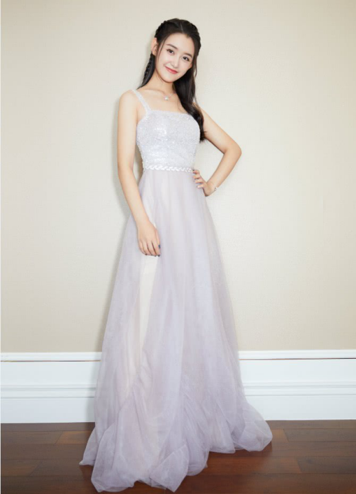 怪不得蒋依依读书时就有人追，看清她的校园穿搭后，换我我也追！