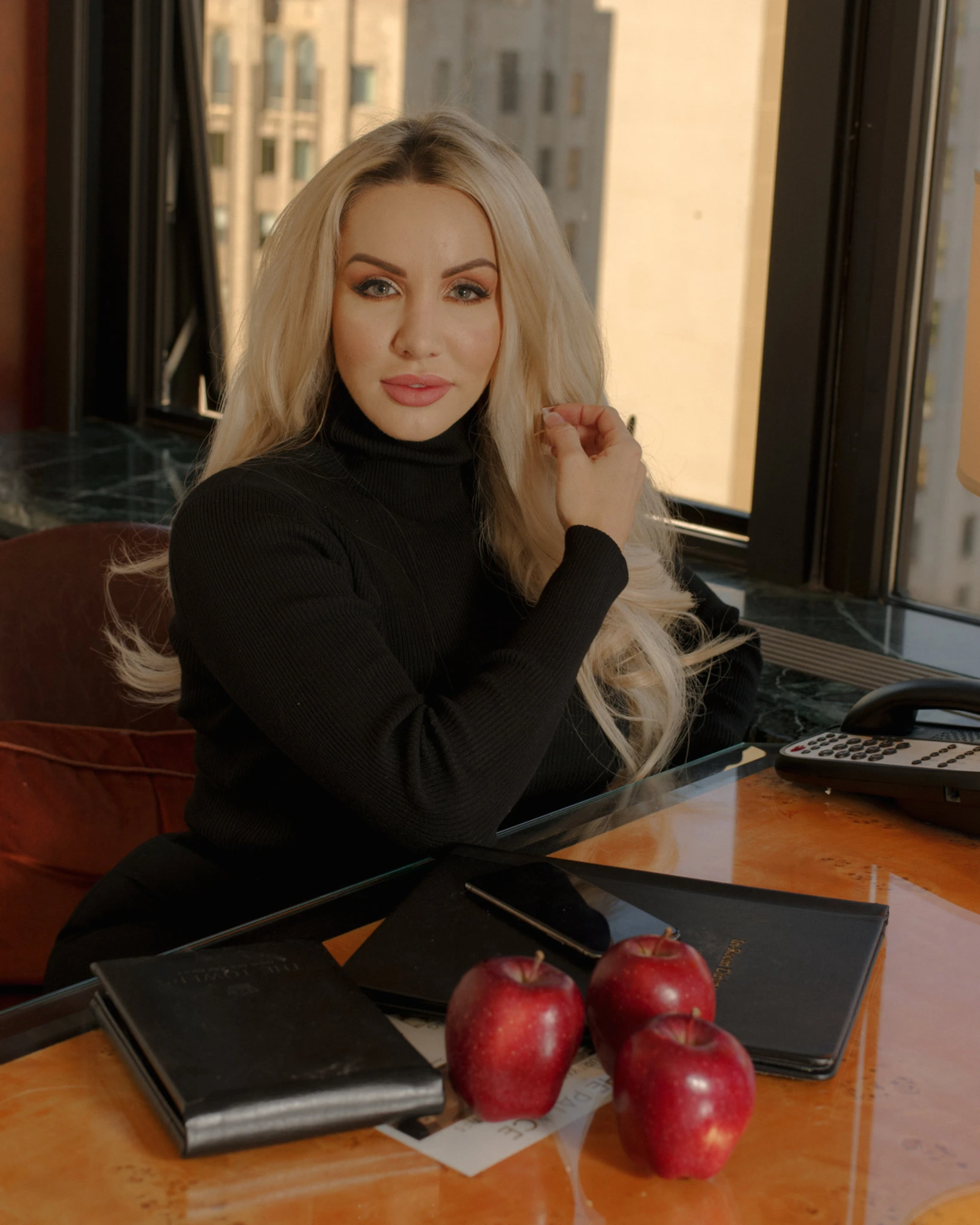 吵翻！欧美明星带头搞黄，无数未成年“追星”做色情主播？