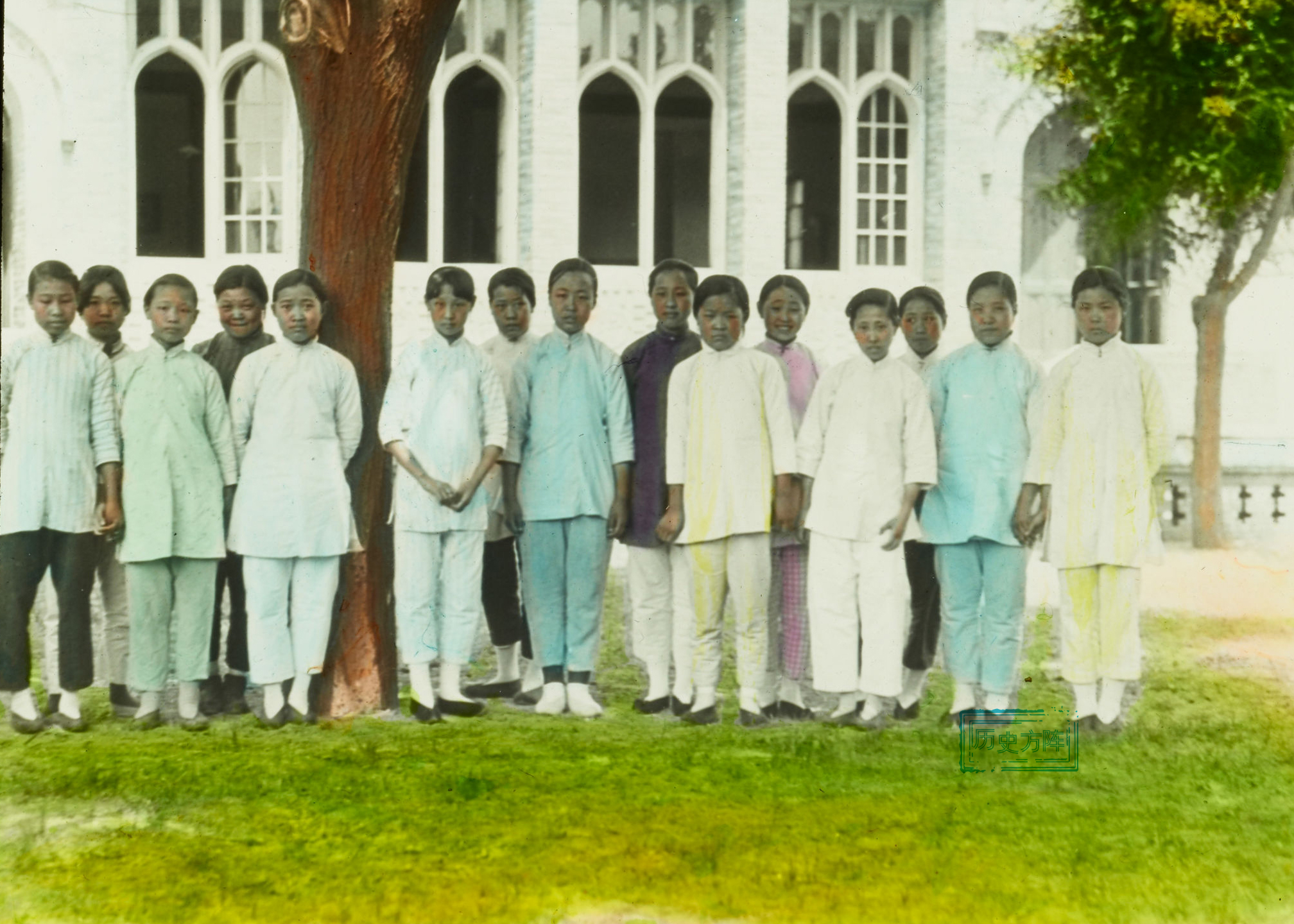 清末民初的社会真实影像，大户千金小姐也逃不开“缠足”的命运