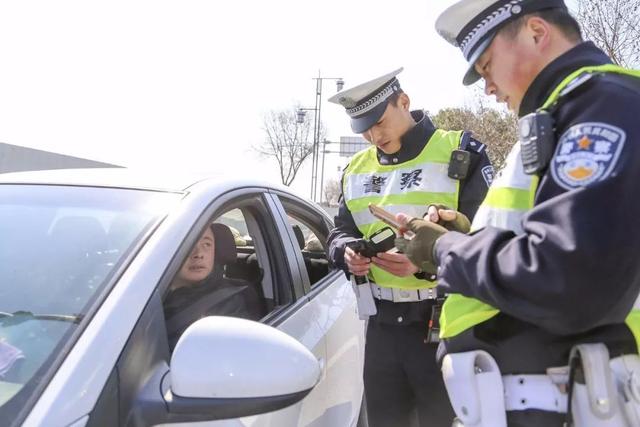 不是自己的车，驾驶证出现违章怎么交罚单