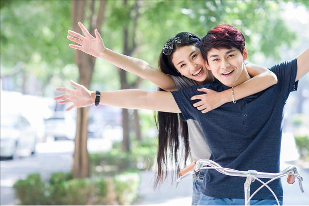 多所高校规定：学生未婚性行为将被处分，引网友热议