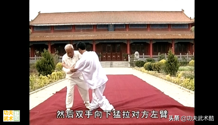 江湖防身术：亲嘴踩球、牵羊踏球，两招简单、直取要害的格斗招式