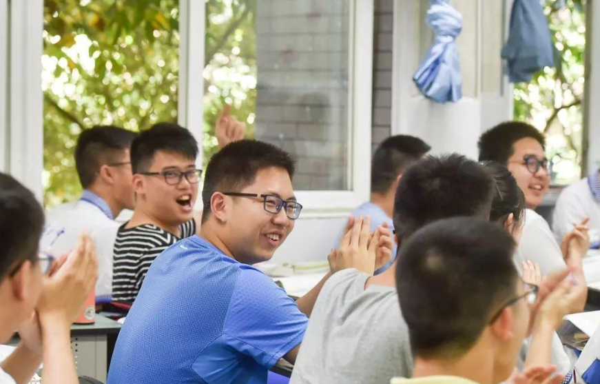 为啥高考当天不能穿校服，是怕学生作弊吗，班主任一语道破玄机