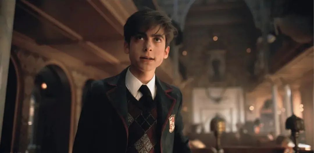 凭什么它能在国外爆火？《伞学院》告诉我们：超人不好当