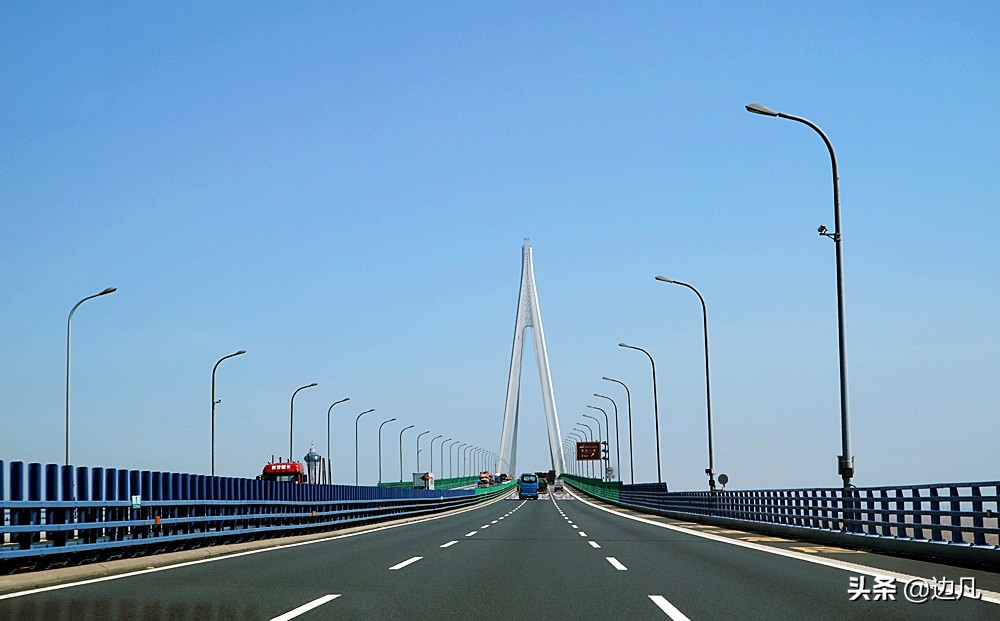 杭州湾跨海大桥，桥上俯瞰杭州湾别有一番风景