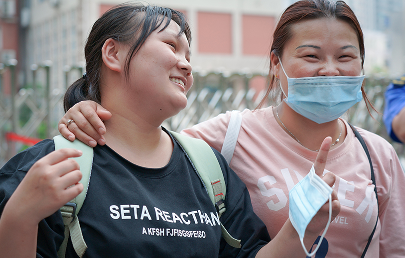 奶奶梦见孙子高考“666分”，孙子查到成绩之后，全家人大笑不止