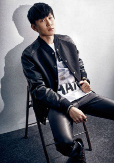 被初恋误以为是穷光蛋，苦追田馥甄“求婚”金莎，林俊杰的绯闻史