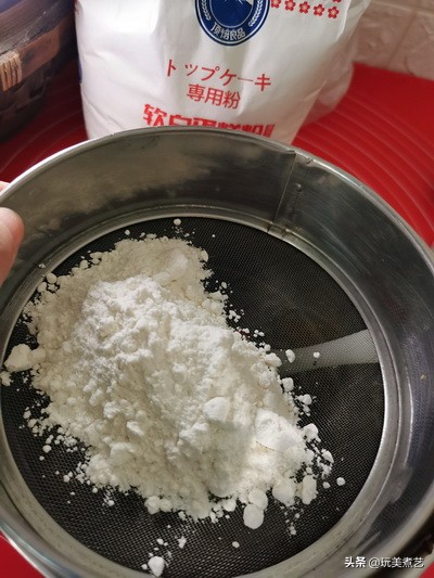 三杯咖啡与咖啡豆饼干的美丽邂逅故事