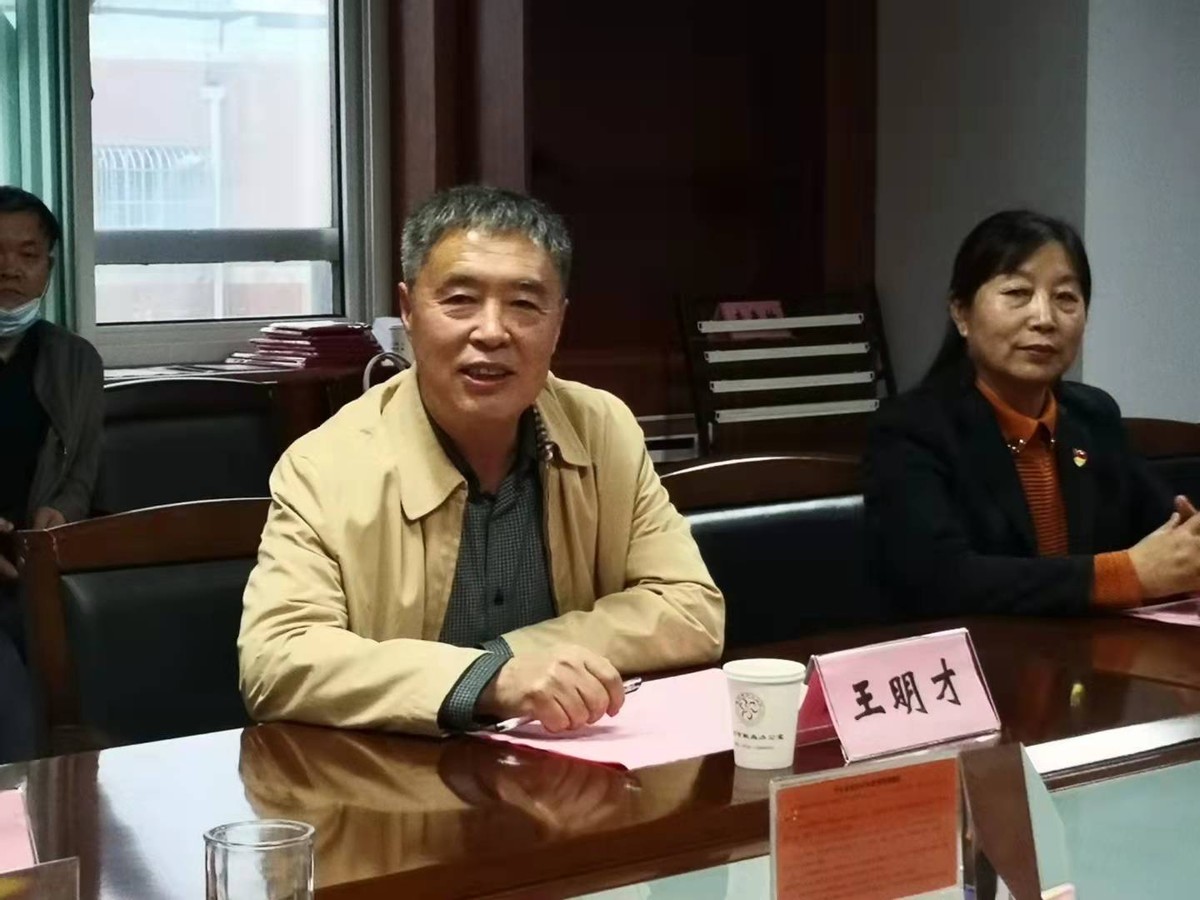 德州市中心血站重陽節(jié)致敬60歲無償獻(xiàn)血終身榮譽獲得者