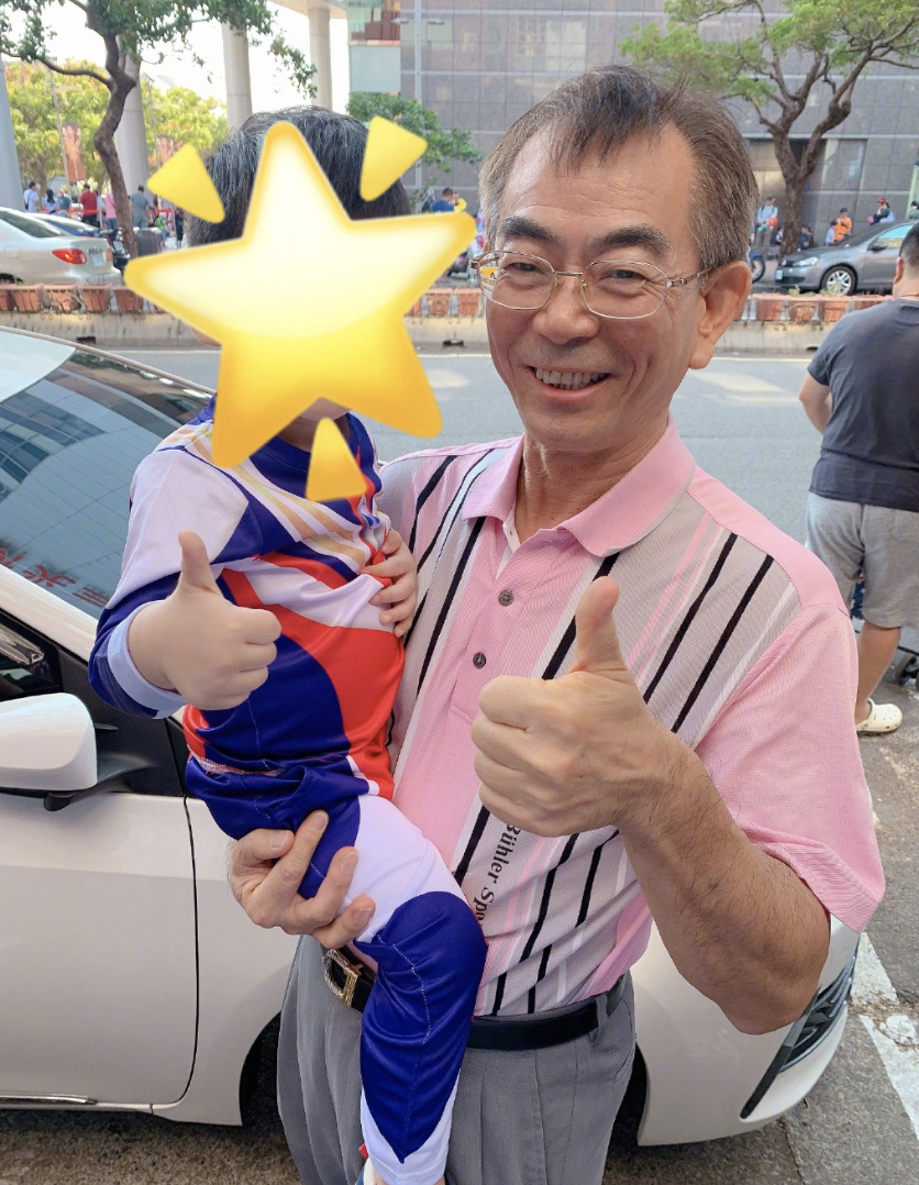 陈妍希晒儿子过万圣节，4岁小星星帅气出镜，长高变瘦气质像陈晓