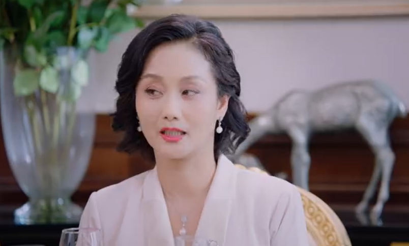 富太太专业户李颖晒化妆视频，52岁保养得宜似少女，曾靠美貌出圈