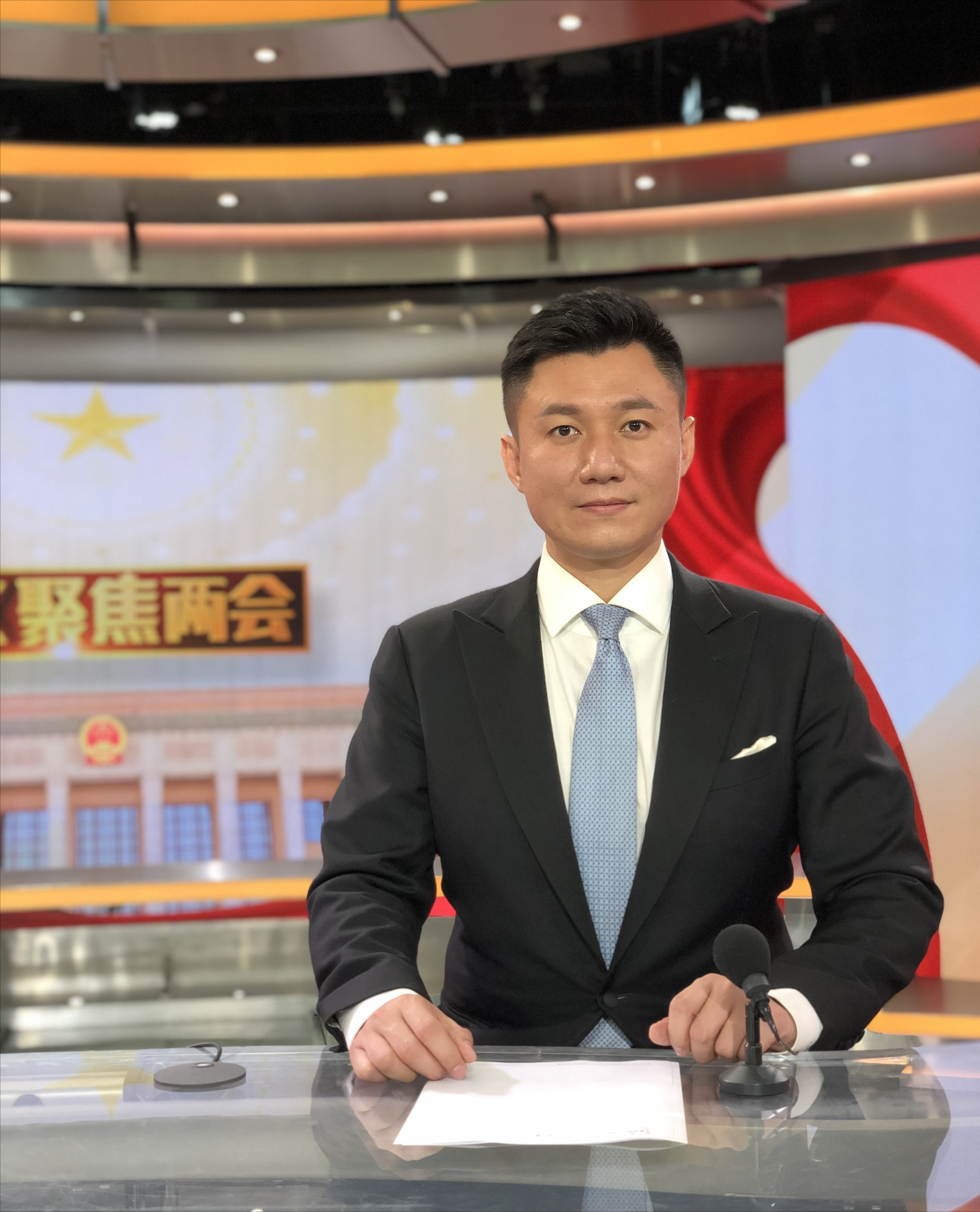 38岁央视主持低调大婚!娇妻身材窈窕颜值高,婚礼现场意外朴素