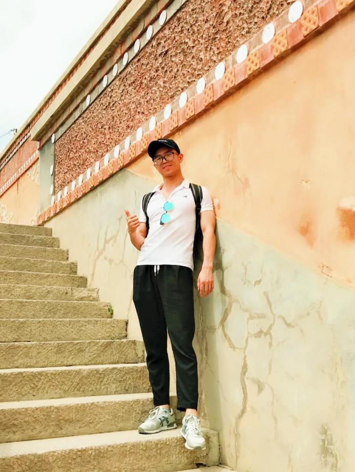 放弃华为offer，上海“男神硕士”签约拼多多，却说自己的报告“不起眼”