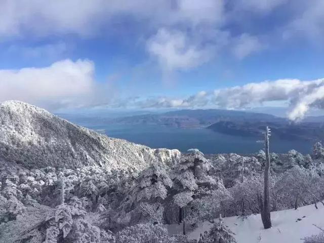 苍山：大理著名的“风花雪月”四景之一，风光秀美，巍峨壮观